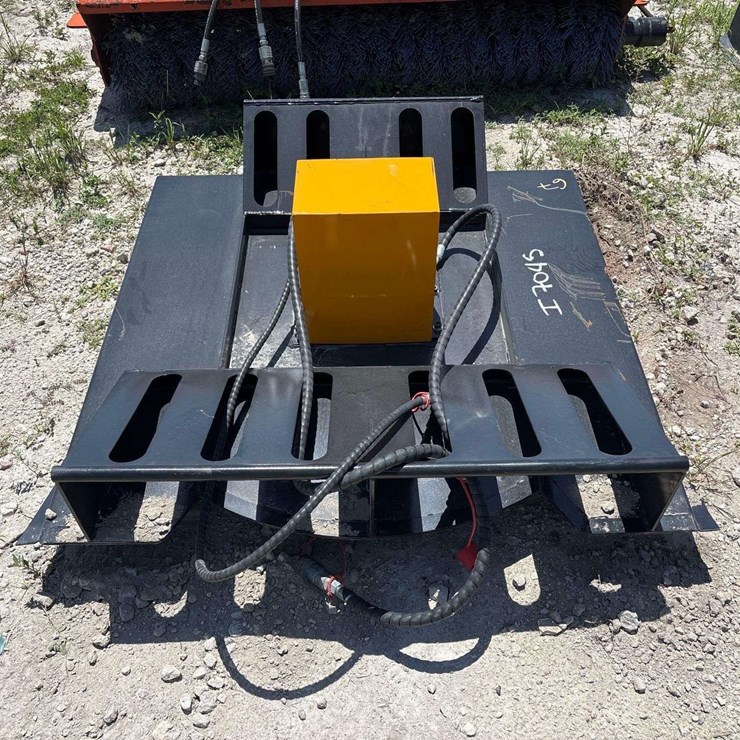 2025 40in Hydraulic Brush Cutter Mini Skid Steer Attachment
