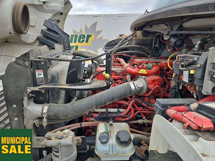 2019-freightliner-m2-106-image-28