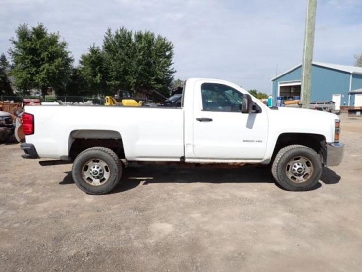 2017-chevrolet-silverado-2500hd-image-4