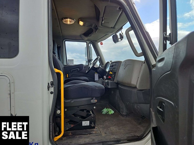 2015-international-durastar-4400-image-11