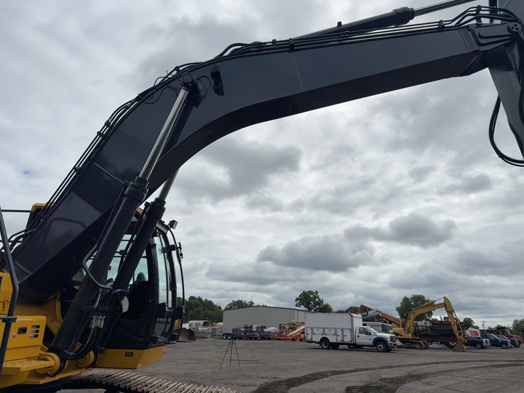 2016-deere-300g-lc-image-11