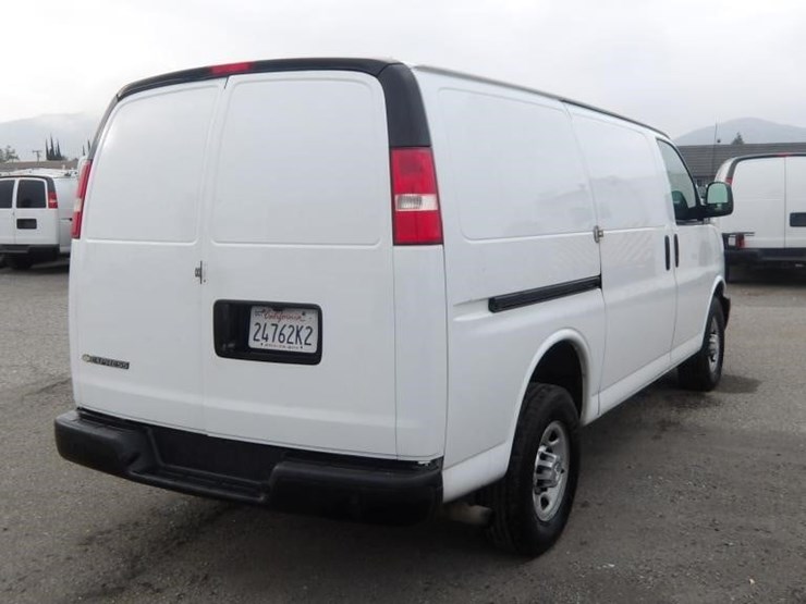 2017-chevrolet-express-2500-image-4