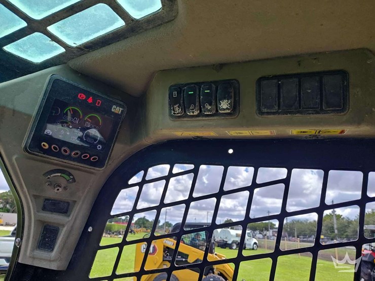 2021-caterpillar-299d3-image-16
