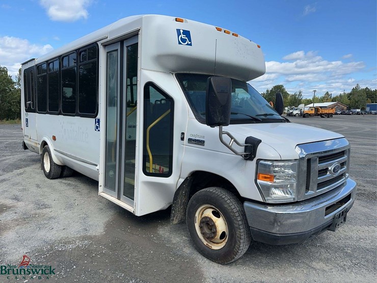 2014-ford-e450-image-3