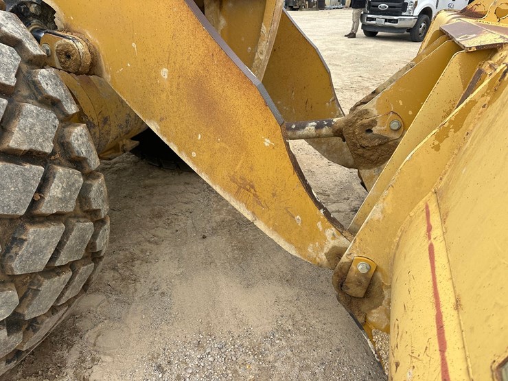 2014-caterpillar-972k-image-32