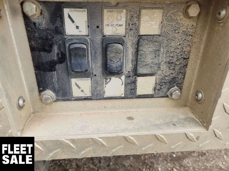 2021-ford-f550-image-33