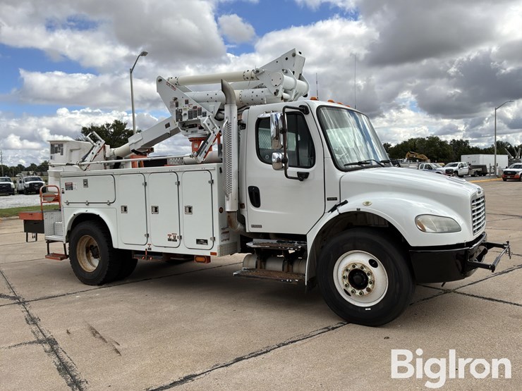 2007-freightliner-m2-106-image-3