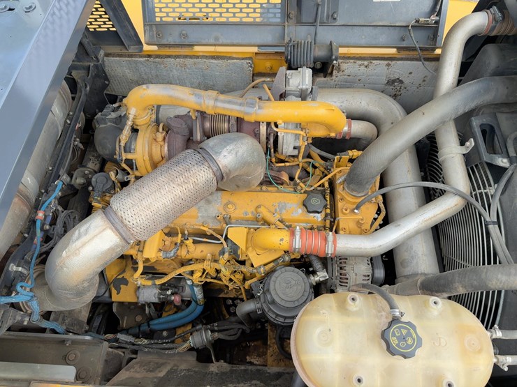 2016-deere-300g-lc-image-33