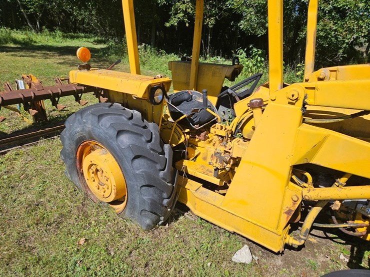#2532-•-massey-ferguson-80b-loader-tractor-image-12