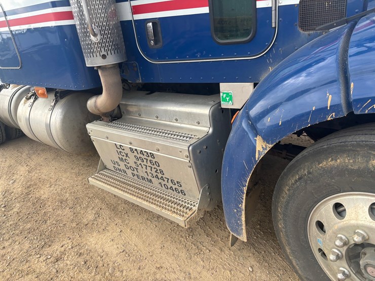 2014-peterbilt-384-image-28