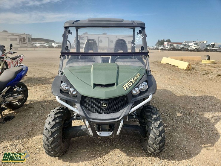2019-john-deere-gator-image-5