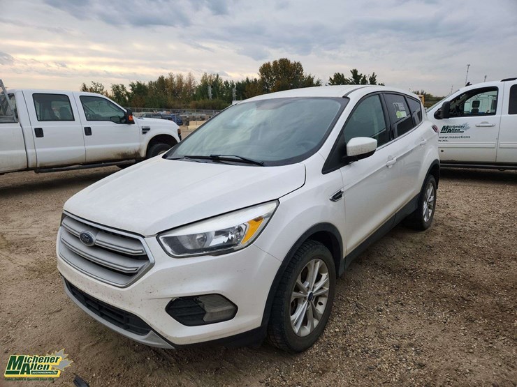 2019-ford-escape-se-image-1