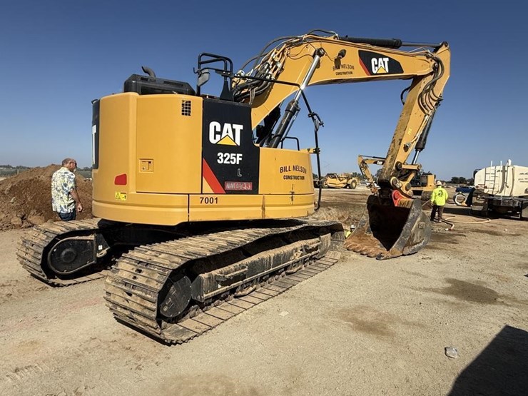 2019-caterpillar-325flcr-image-1