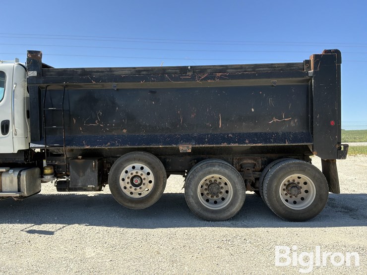 2015-freightliner-114sd-image-9
