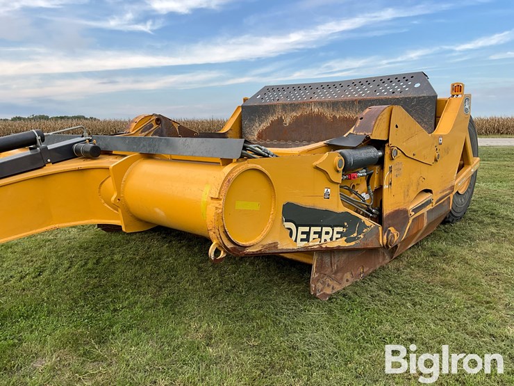 2021-deere-2412e-image-9