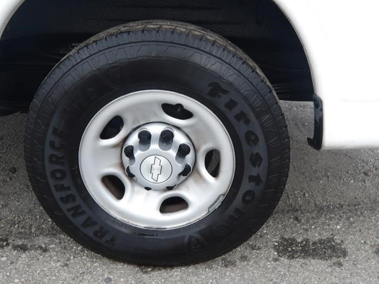 2017-chevrolet-express-2500-image-6