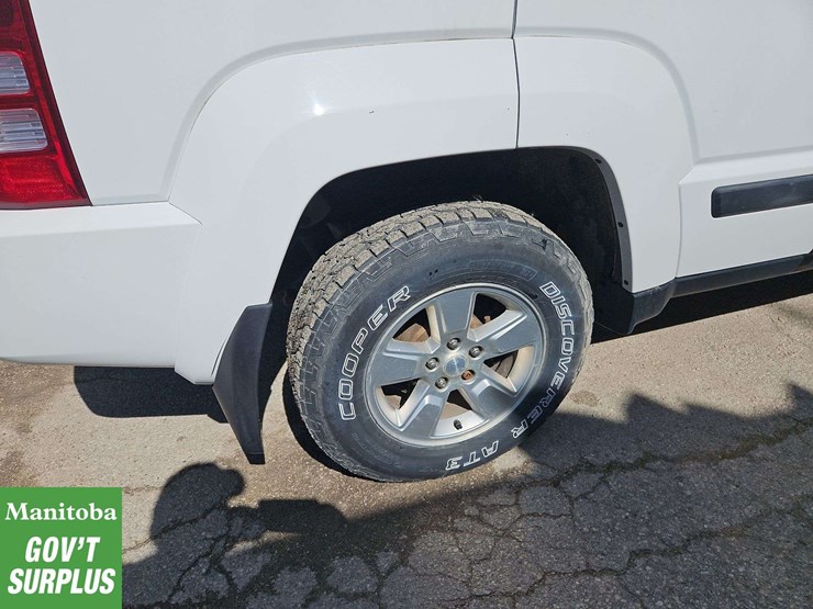 2012-jeep-liberty-image-11