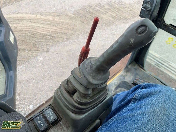 2011-deere-250g-lc-image-19
