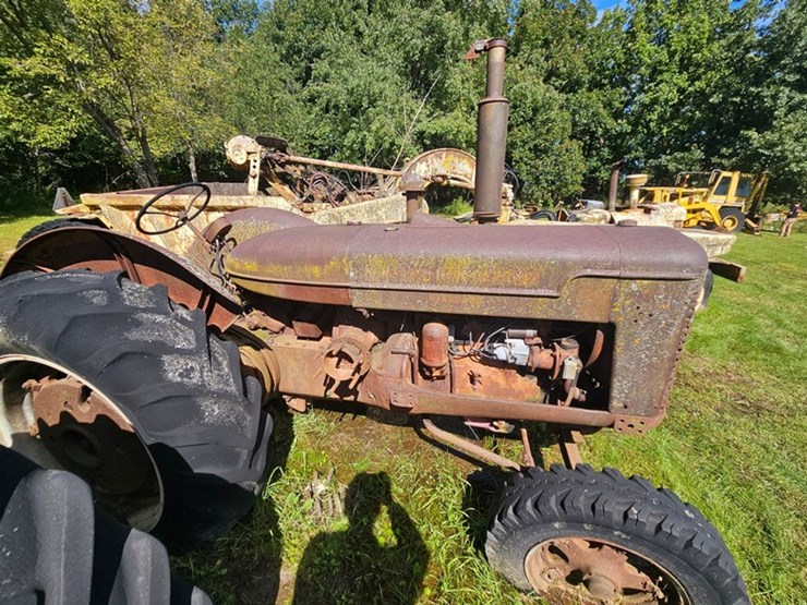 #2521-•-mccormick-w9-tractor-image-6