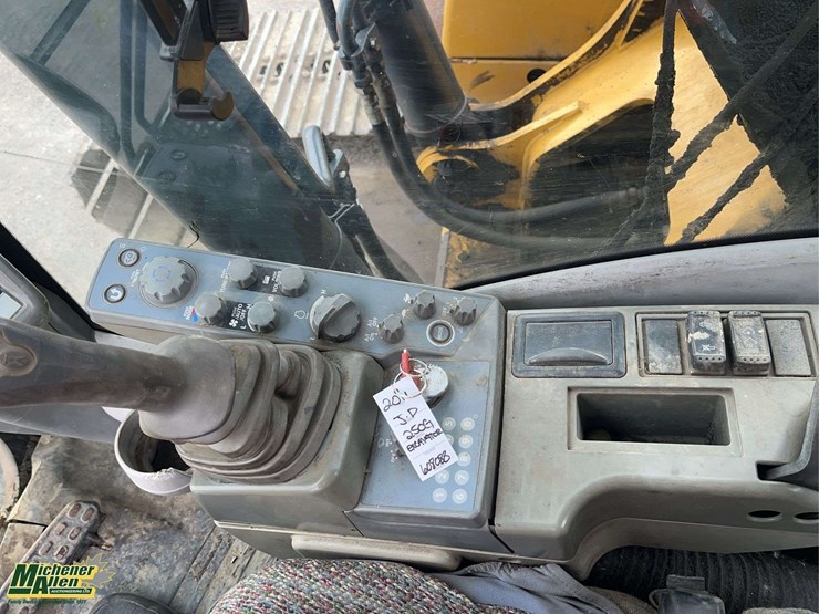 2011-deere-250g-lc-image-17