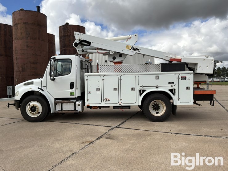 2007-freightliner-m2-106-image-8