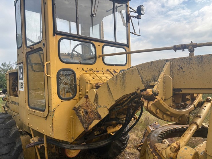caterpillar-12-image-28