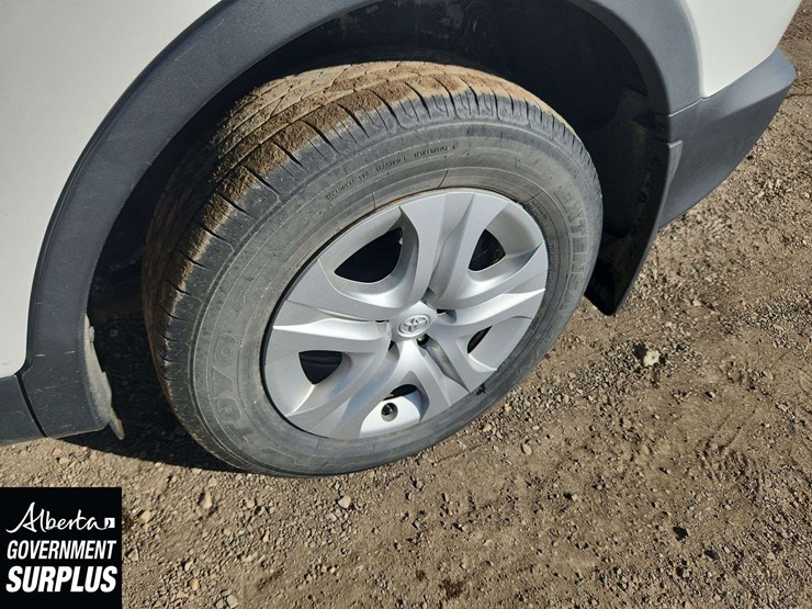 2015-toyota-rav4-le-image-9