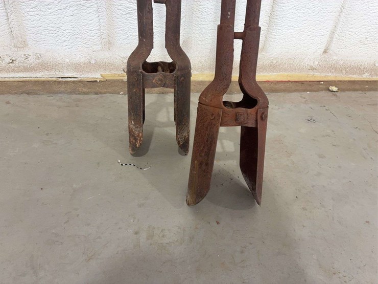 two-(2)-post-hole-diggers-image-2