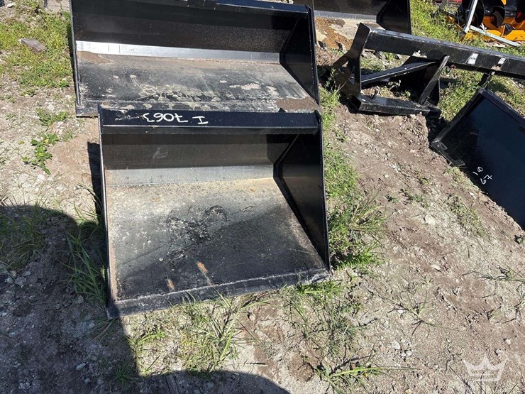 2025-jmr-36in-bucket-mini-skid-steer-attachment-image-1