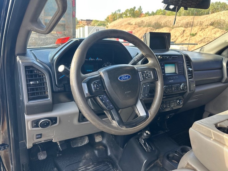 2017-ford-f350-xl-image-33