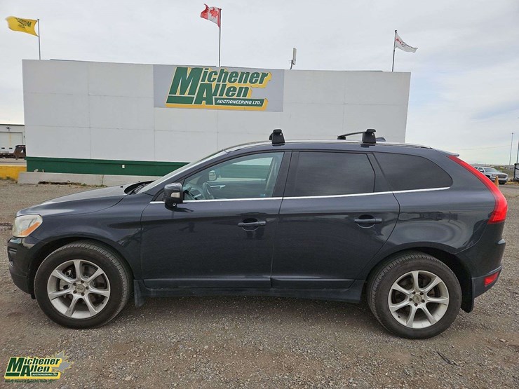 2010-volvo-xc60-image-2