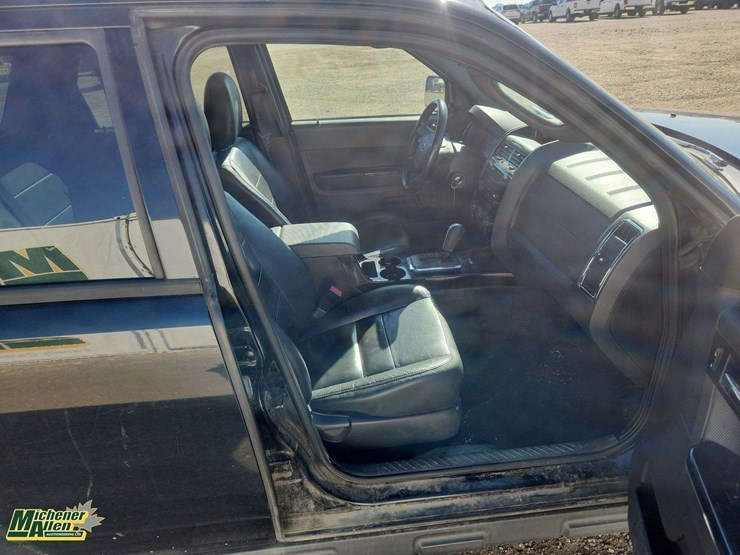 2012-ford-escape-image-19