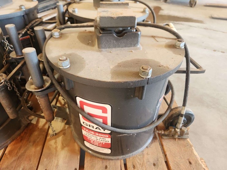 15-ton-pneumatic-truck-jack-image-1