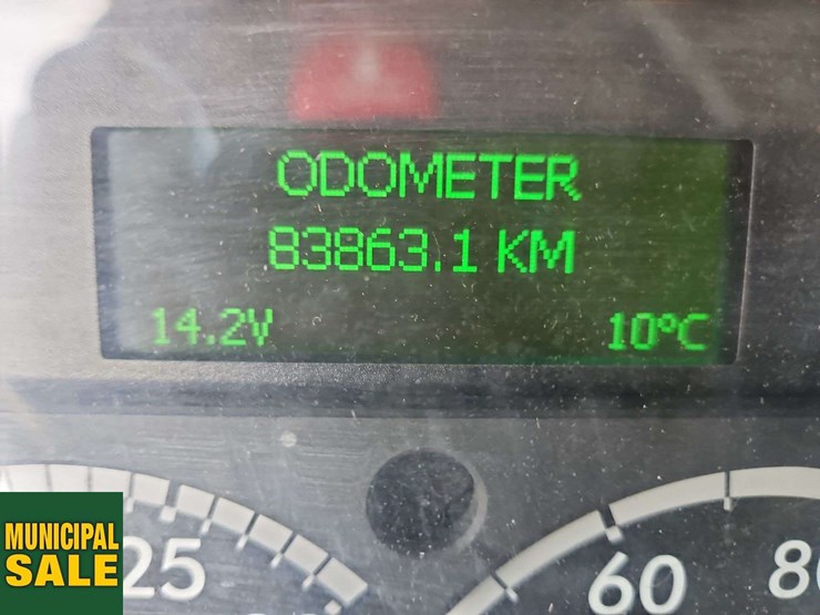 2019-freightliner-m2-106-image-24