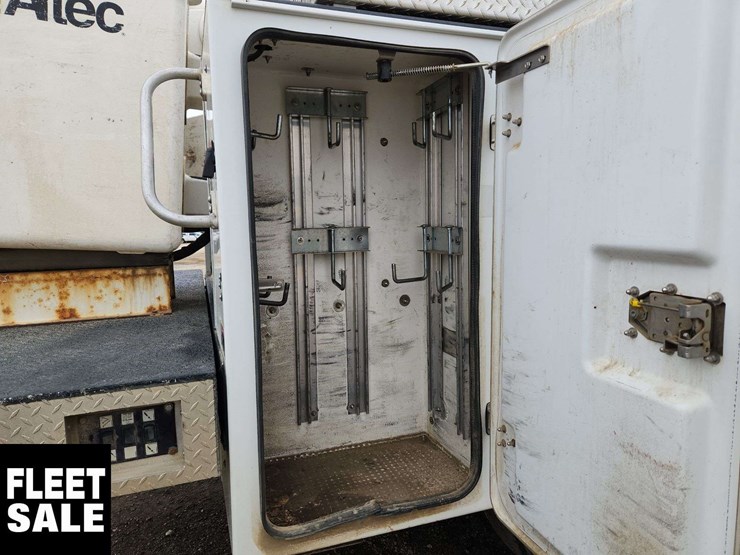 2021-ford-f550-image-35