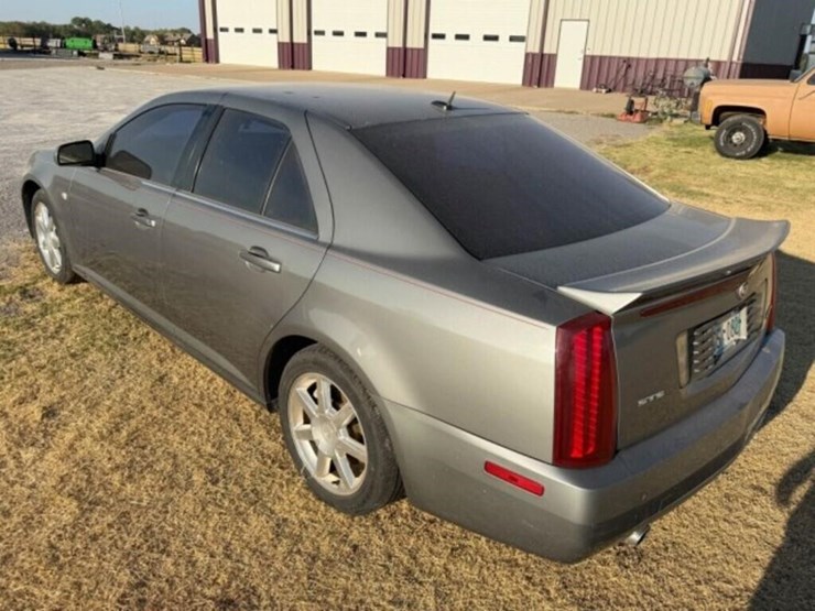 2004-cadillac-sts-car-image-6