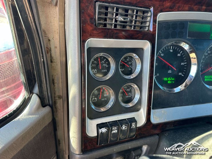 2011-kenworth-t800-image-18