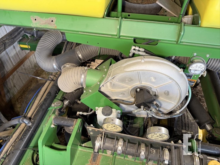2013-john-deere-db60-image-62