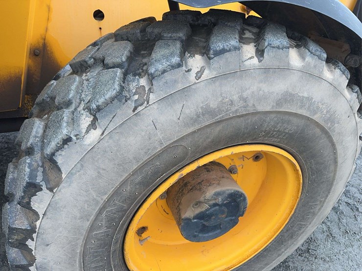 jcb-550-170-image-10