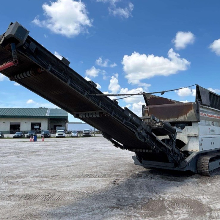 2021 Metso M and J PreShredder 4000M Dual Shaft Tracked Tire Shredder Machine w/ Extra Parts