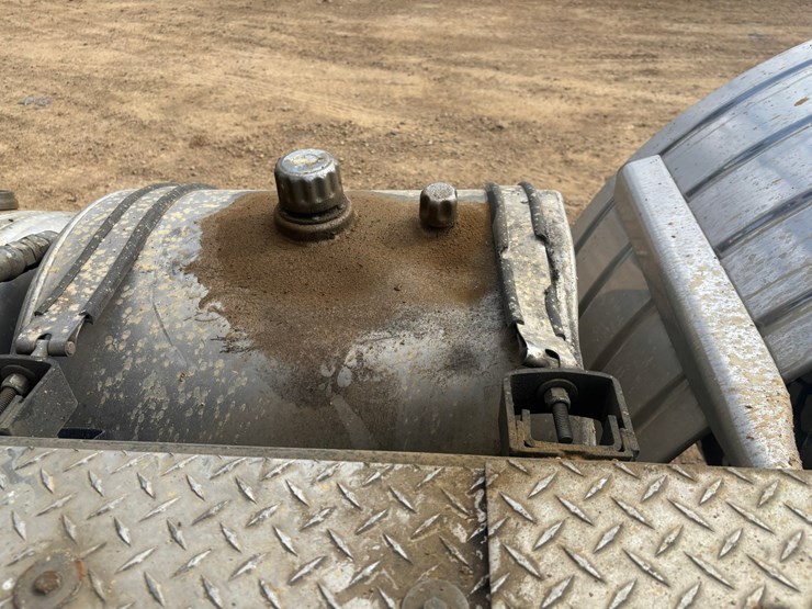 2014-peterbilt-384-image-85