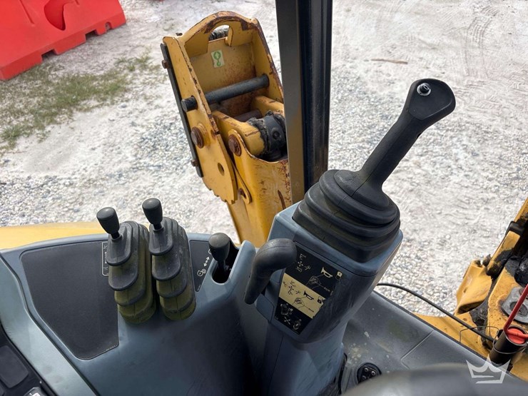 2015-caterpillar-420f2-it-image-17