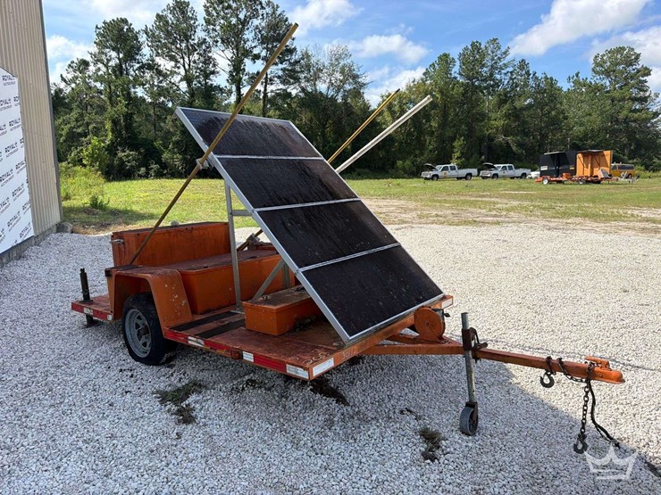 2006-automotive-transformation-solar-highway-advisory-radio-trailer-image-2