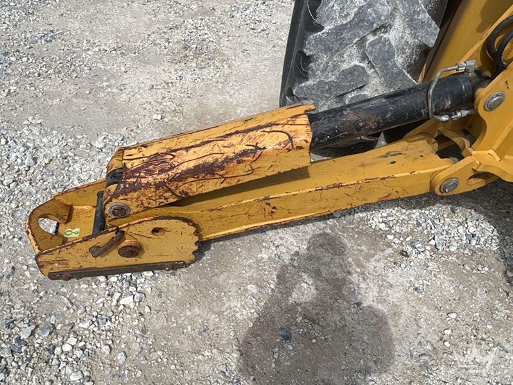 2017-caterpillar-420f2-it-image-29