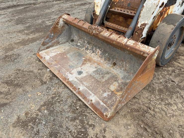 2008-bobcat-s220-image-9