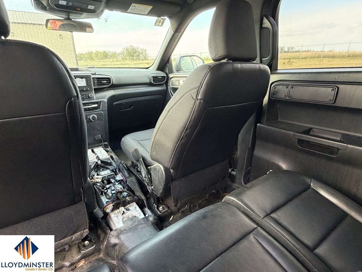 2021-ford-explorer-image-25