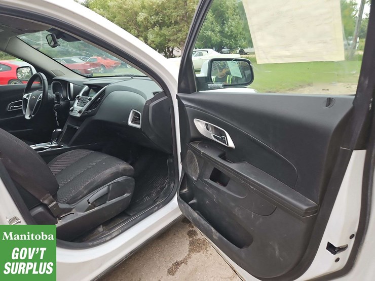 2017-chevrolet-equinox-image-24