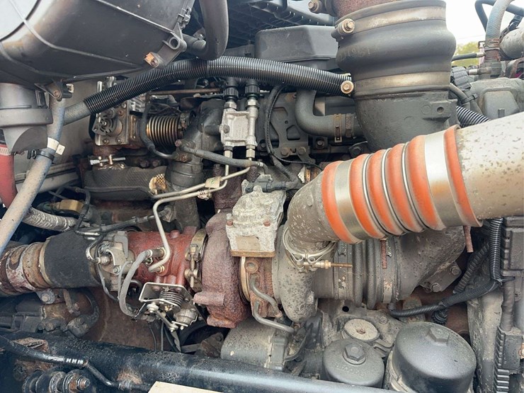 2018-peterbilt-579-image-19