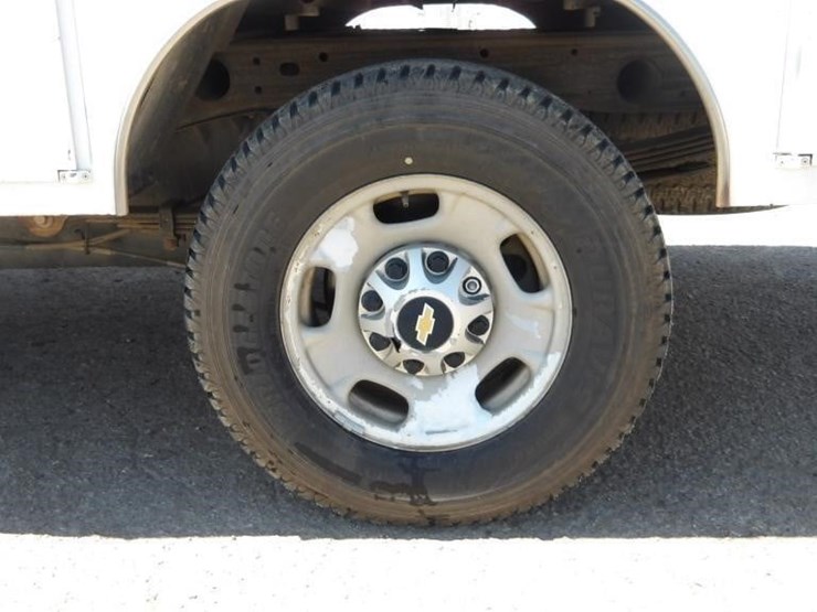 2011-chevrolet-silverado-2500hd-image-6