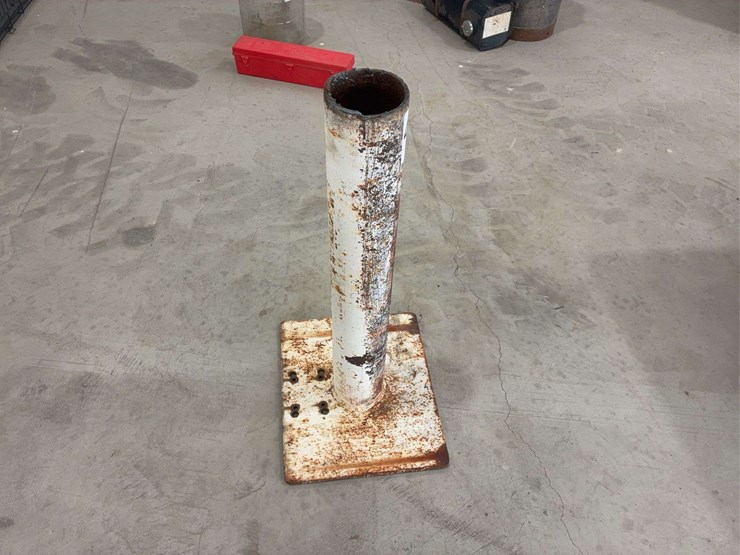 30"-tall-pedestal-image-4